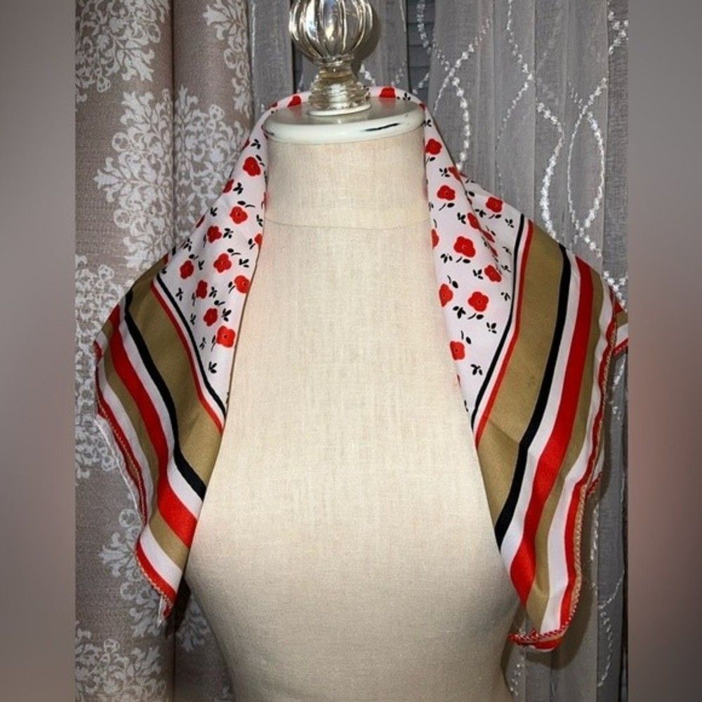 square scarf. See picture for measurement